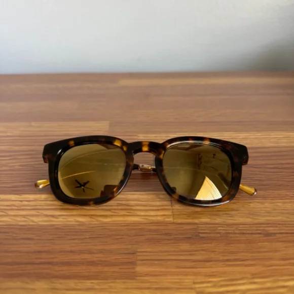Oliver Peoples Tortoise Sunglasses - Picture 9 of 9
